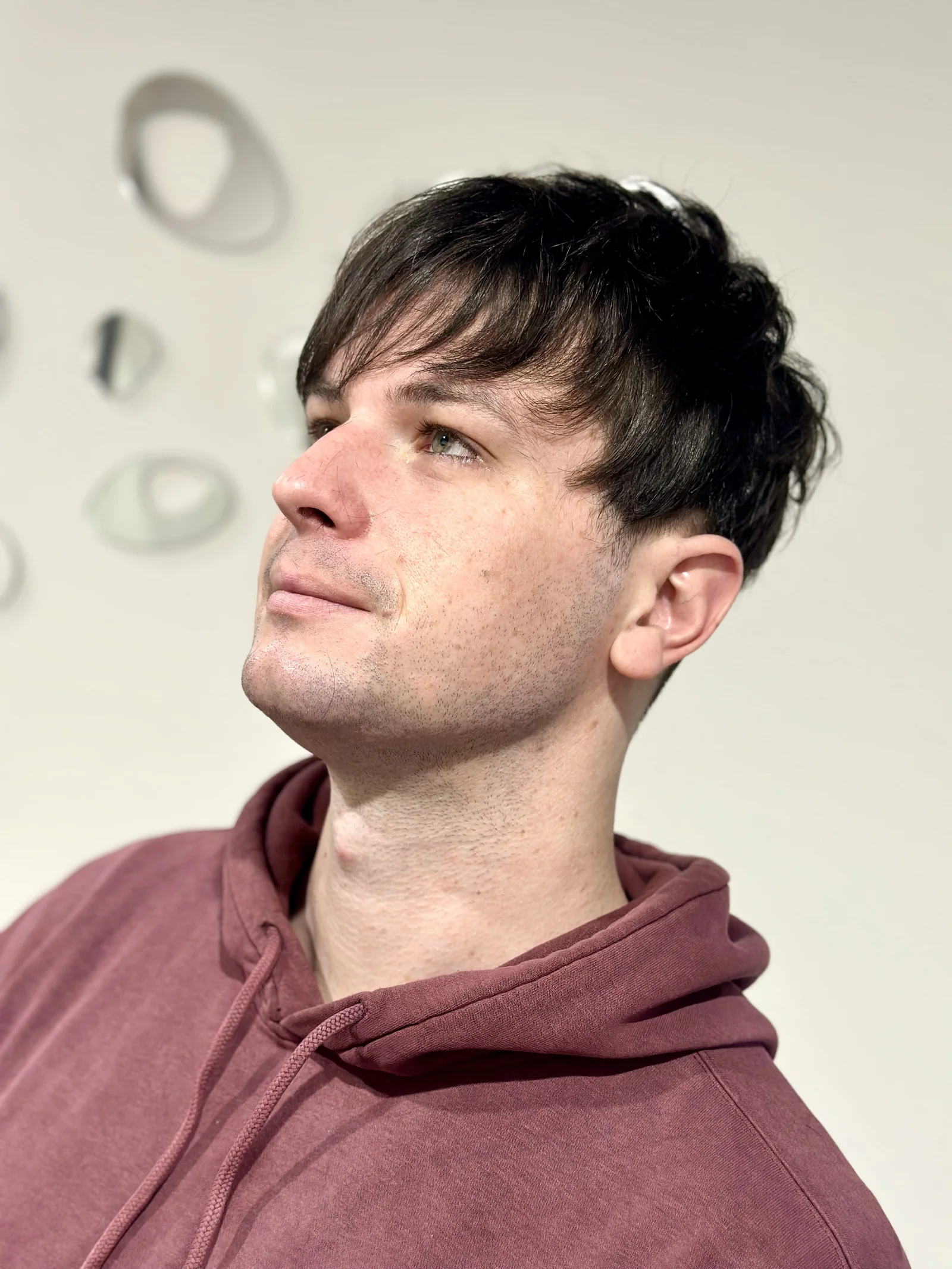 Men's dark curtain bangs textured cut